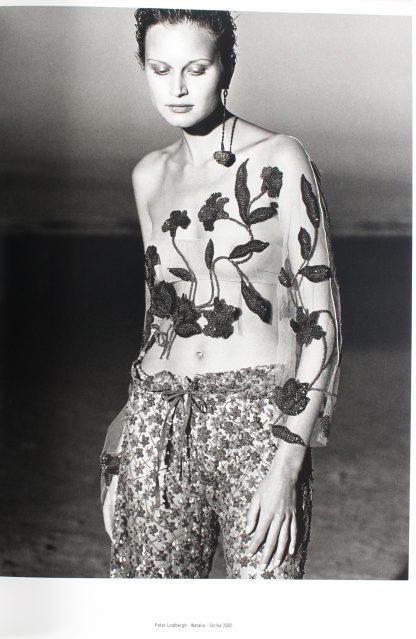 Peter Lindbergh/Giorgio Armani - Photo Gallery Sicilia 2002 + Accesoires Spring/Summer 2002 - 2002 - Image 6