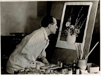 Press photograph of B. Schmitz-Hochburg painting with his mouth