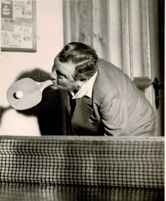 Press photograph of Erich Stegmann playing table tennis with his mouth